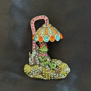 Heidi Daus toad under the umbrella pin